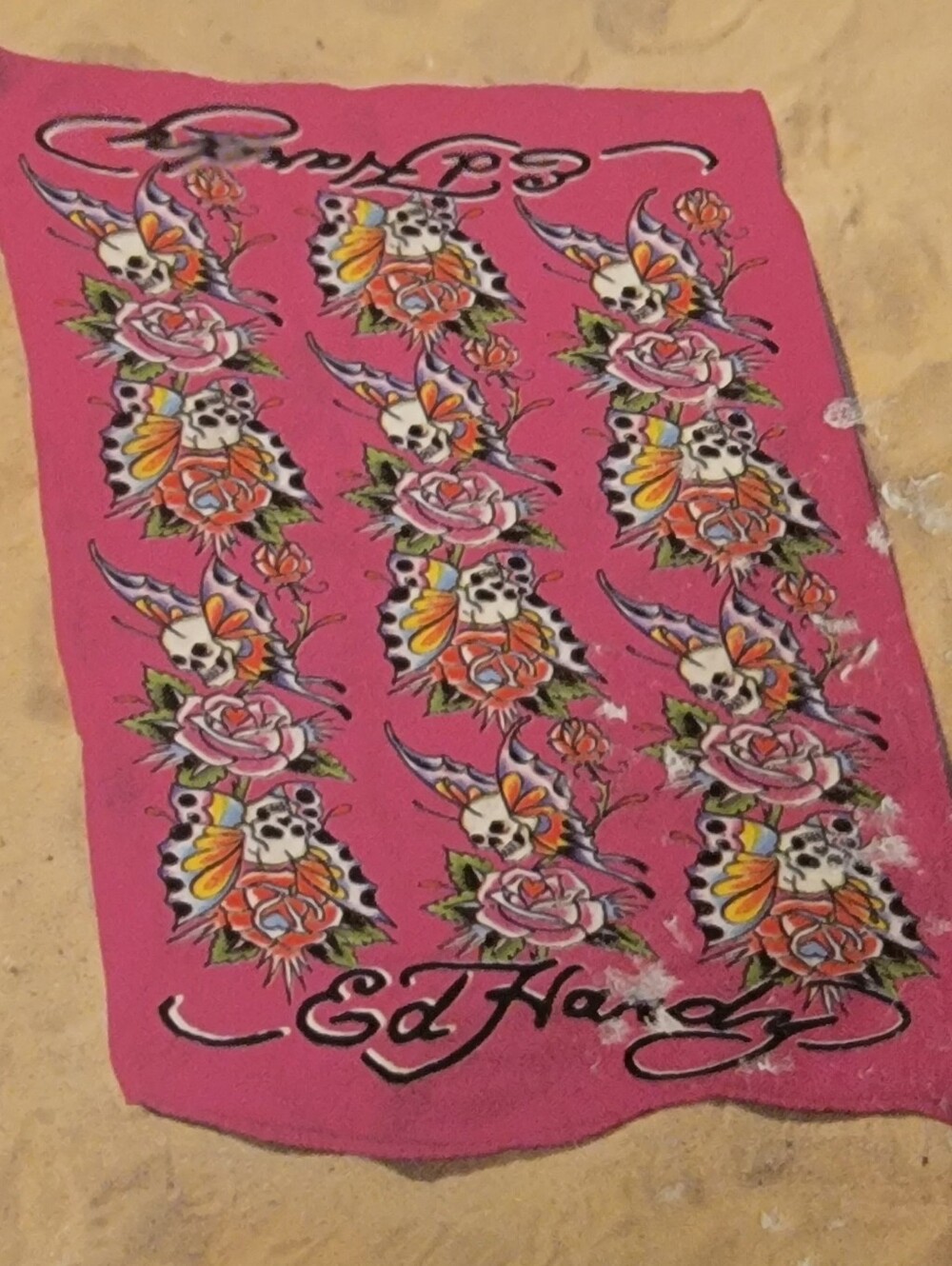 🆕️🏖Ed Hardy Oversized Skulls & Roses Pink Beach Towel.